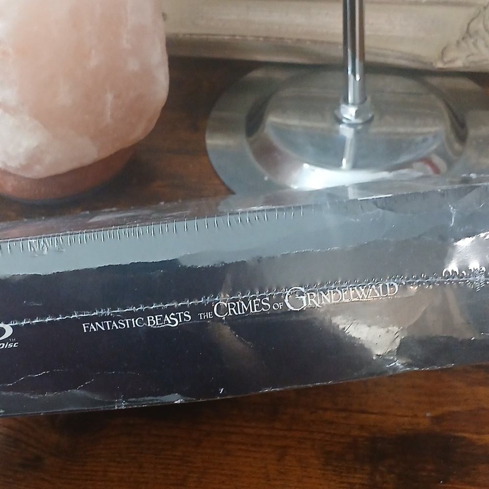 Sealed Fantastic Beasts: The Crimes of Grindelwald Blu-ray Baby Niffler Keychain - Picture 5 of 6
